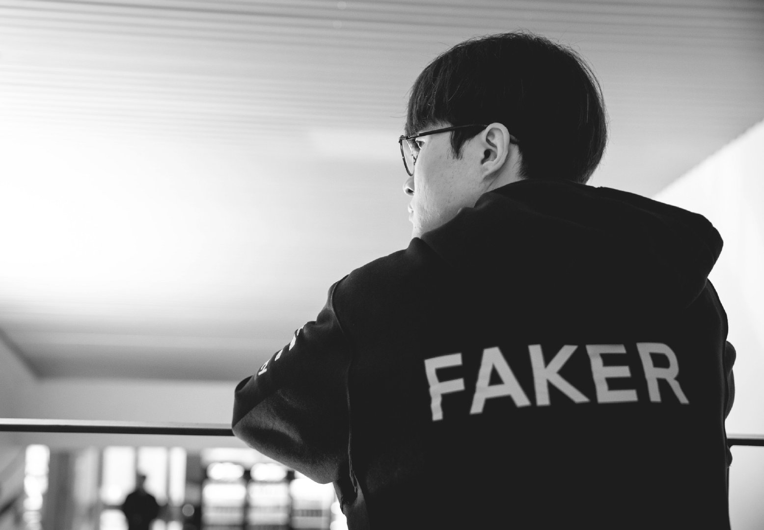 Faker迎来二十赛季出色发挥，利物浦观众热烈欢呼！